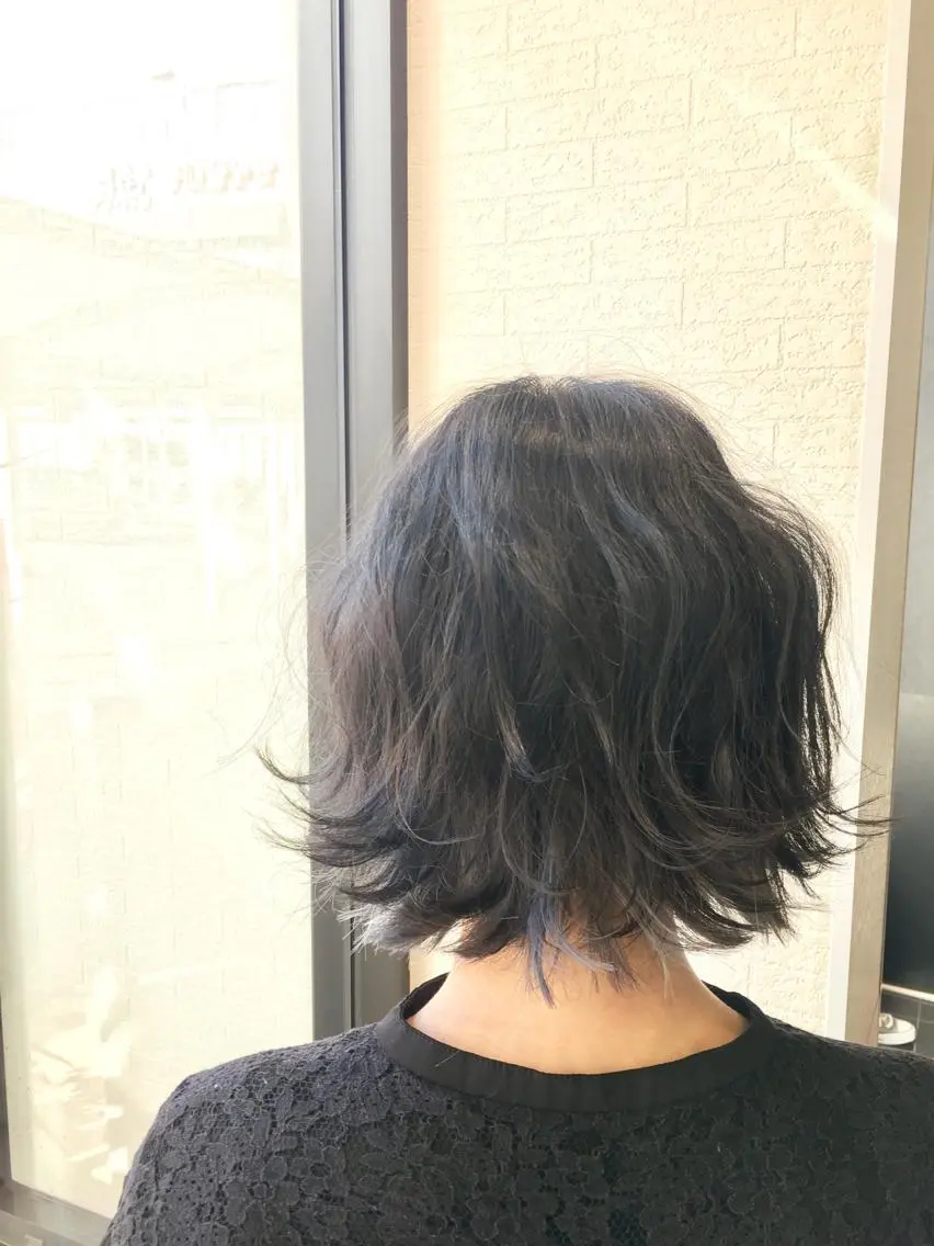 ショート カラー パーマ アッシュ ブリーチ ボブ 外ハネヘア 髪質改善美容師 中村 一のヘアスタイル