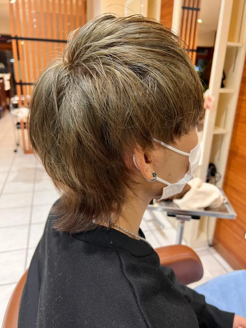 メンズ メンズブリーチ マッシュウルフ マッシュ メンズウルフカット ウルフカット カット ヘアカラー トリートメント メ イのヘアスタイル