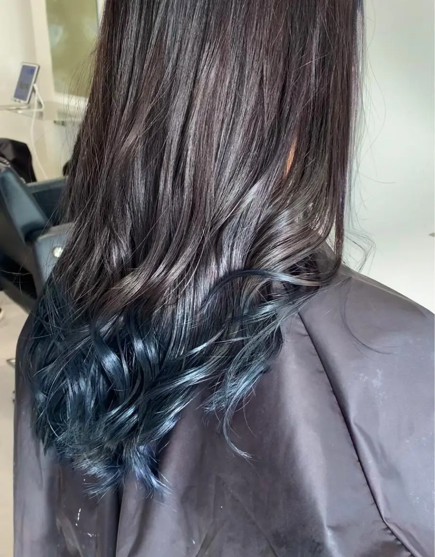 ロング カラー ブルーカラー グラデーションカラー megu 髪質改善TaLeのヘアスタイル