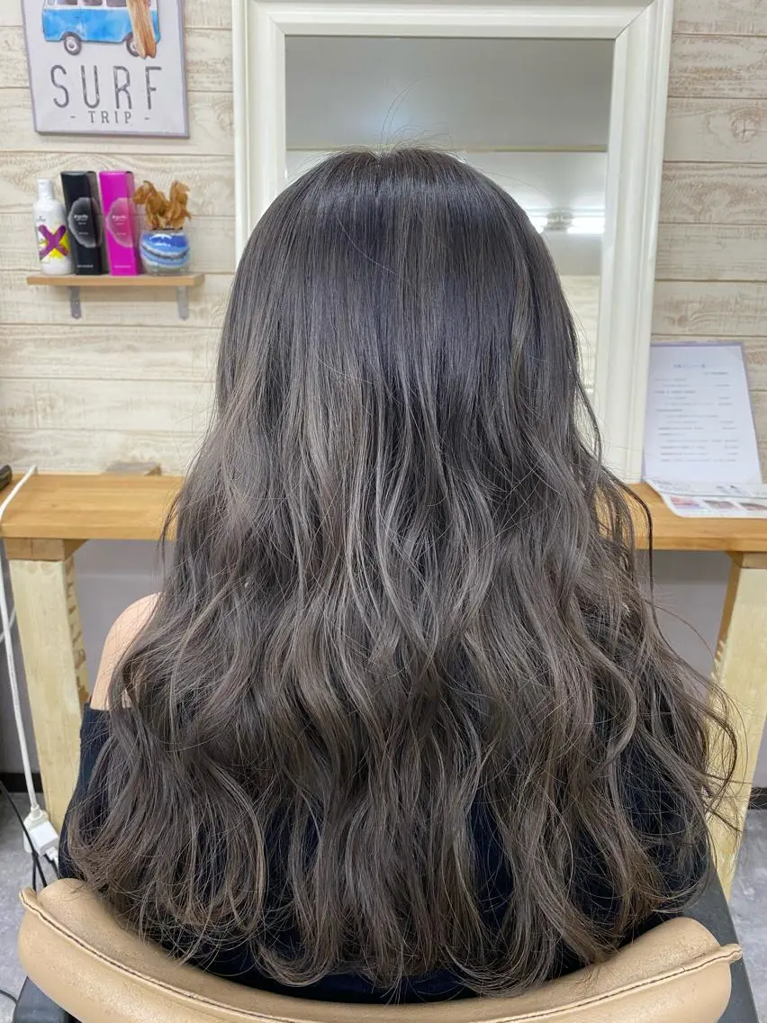 ロング カラー 透明感カラー グレージュ Monica RIEのヘアスタイル