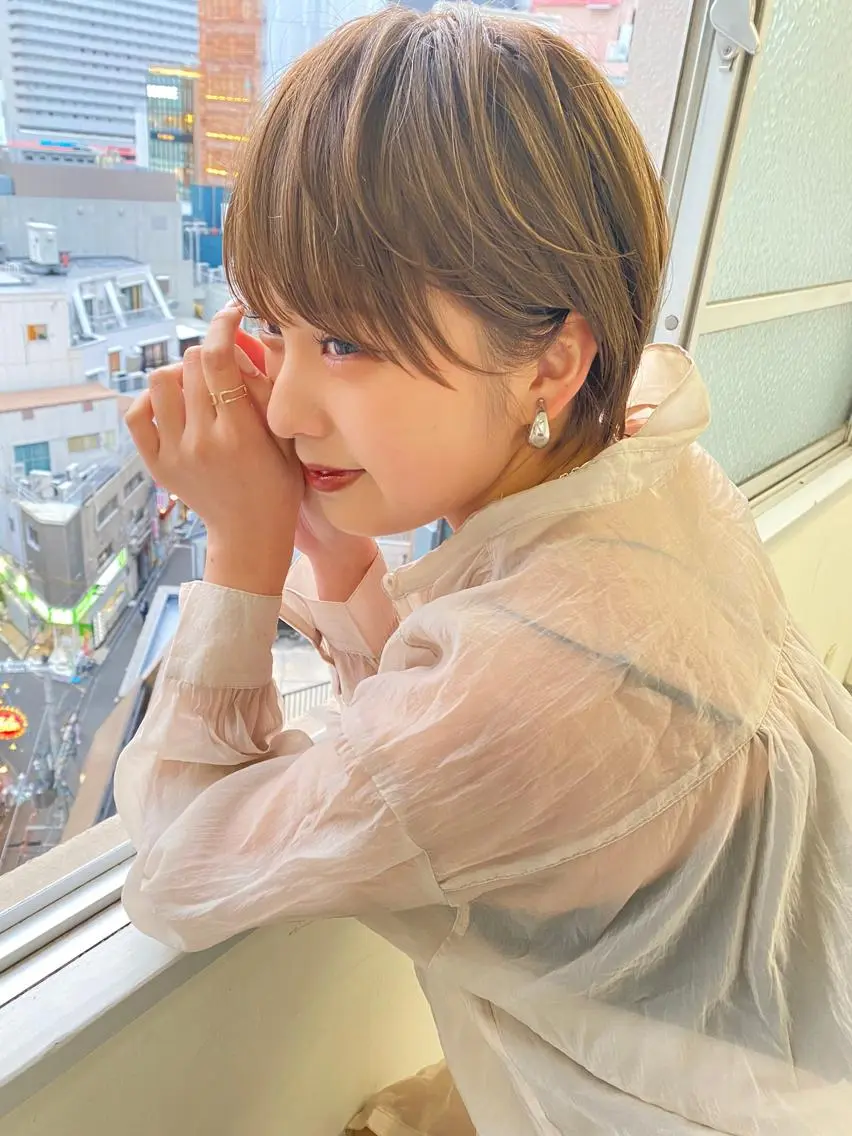 ショート カラー ブリーチ ケアブリーチ ダブルカラー ハイライトカラー イルミナカラー 中北篤志 ショートボブのヘアスタイル