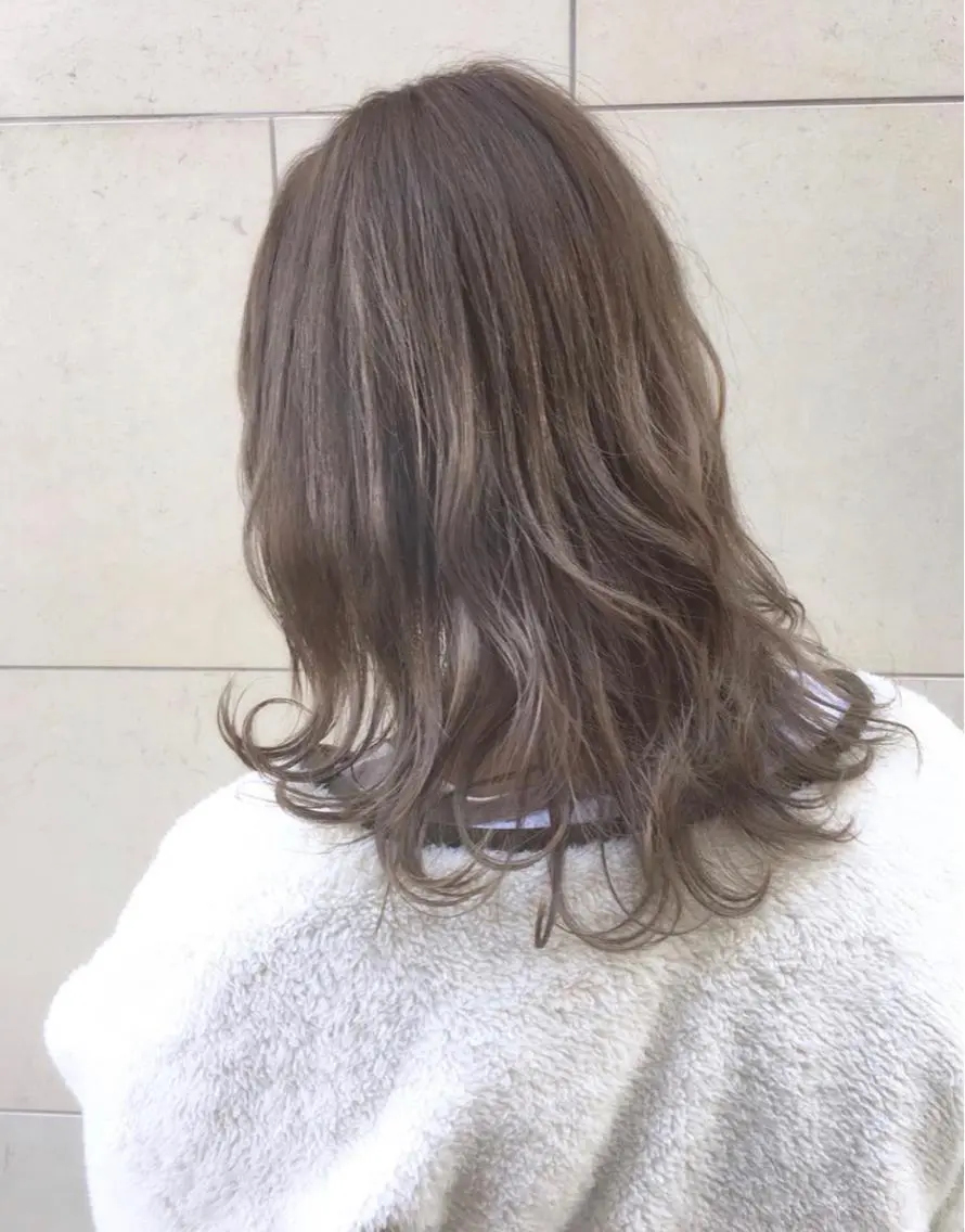 セミロング カラー 武田 悠生乃のヘアスタイル