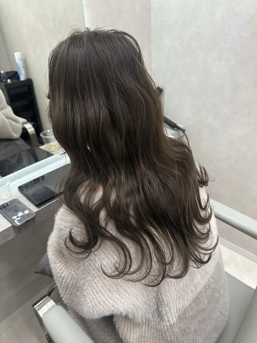 ロング カラー ショートボブ バレイヤージュ 黒髪 ブリーチ ブルーカラー カット ヘアカラー トリートメント ROW 札幌のヘアスタイル
