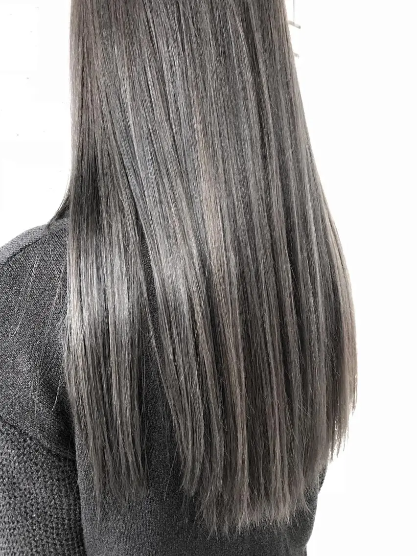 ロング カラー ブリーチ グラデーションカラー グレージュ ハイライトカラー シルバー ヘアカラー BOX mico.のヘアスタイル