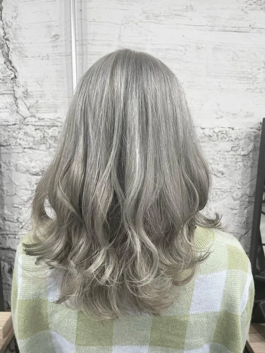 セミロング カット ヘアカラー MICO hairのヘアスタイル