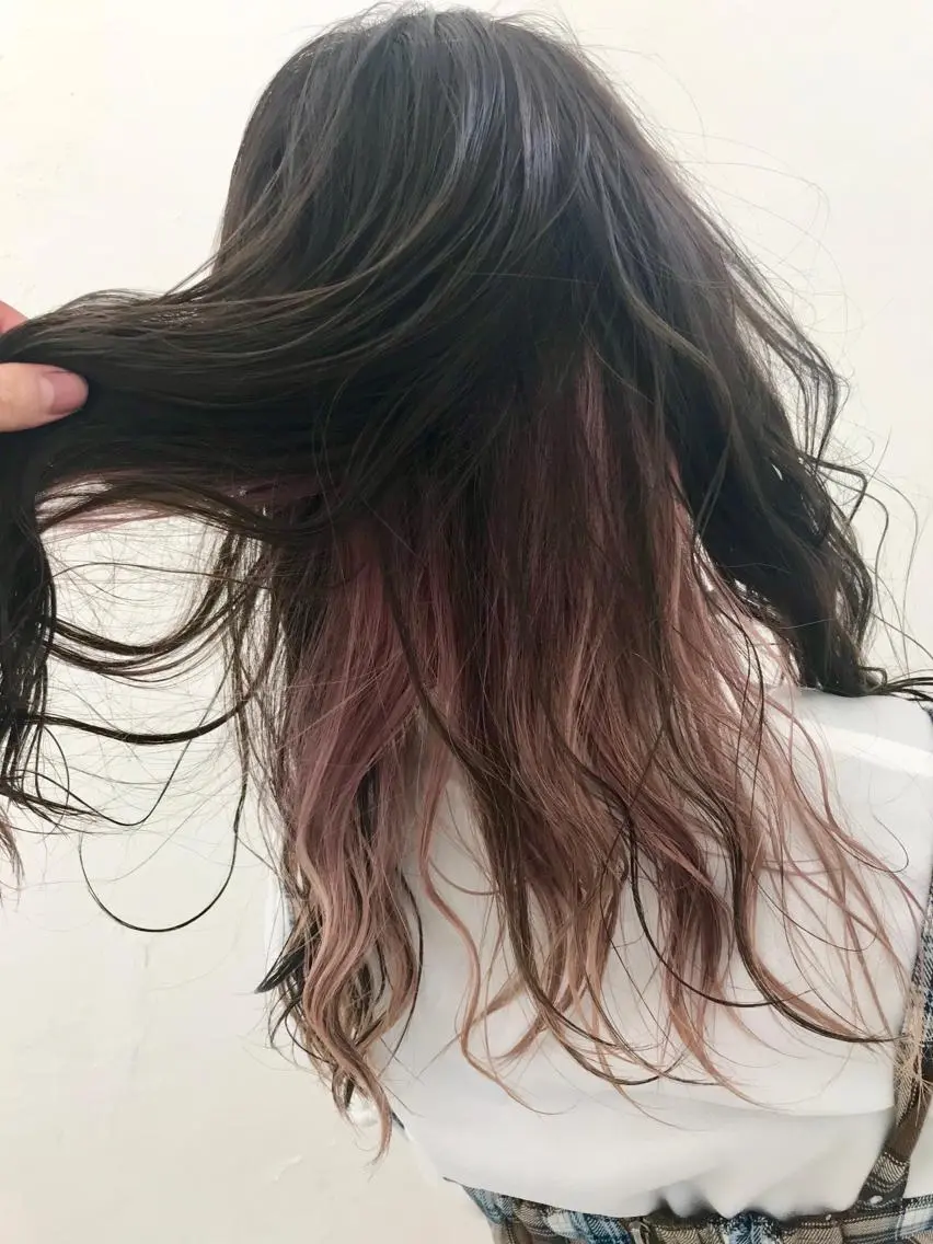 ロング カラー ブリーチ 透明感カラー ピンクカラー 小山 明菜のヘアスタイル