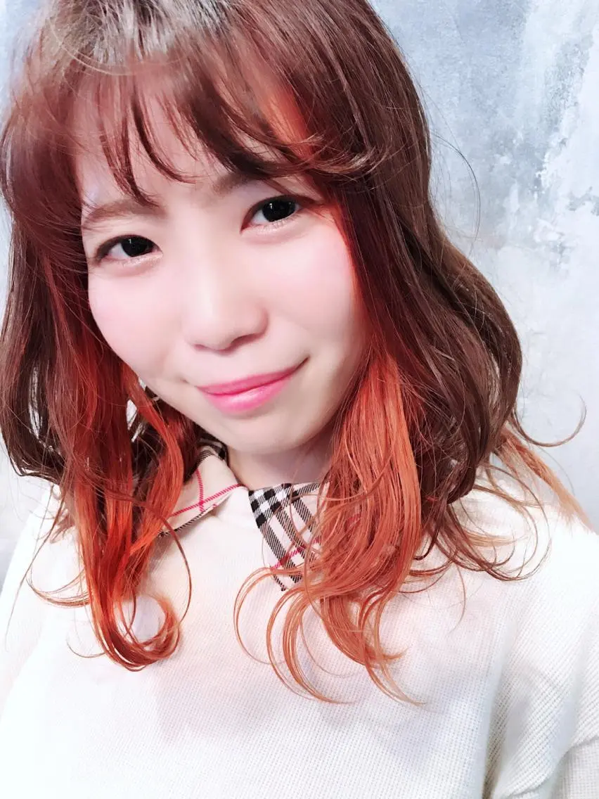 ミディアム カラー ヘアアレンジ インナーカラー オレンジ カット ヘアカラー トリートメント LOARK🍒 ロアークヘアーのヘアスタイル