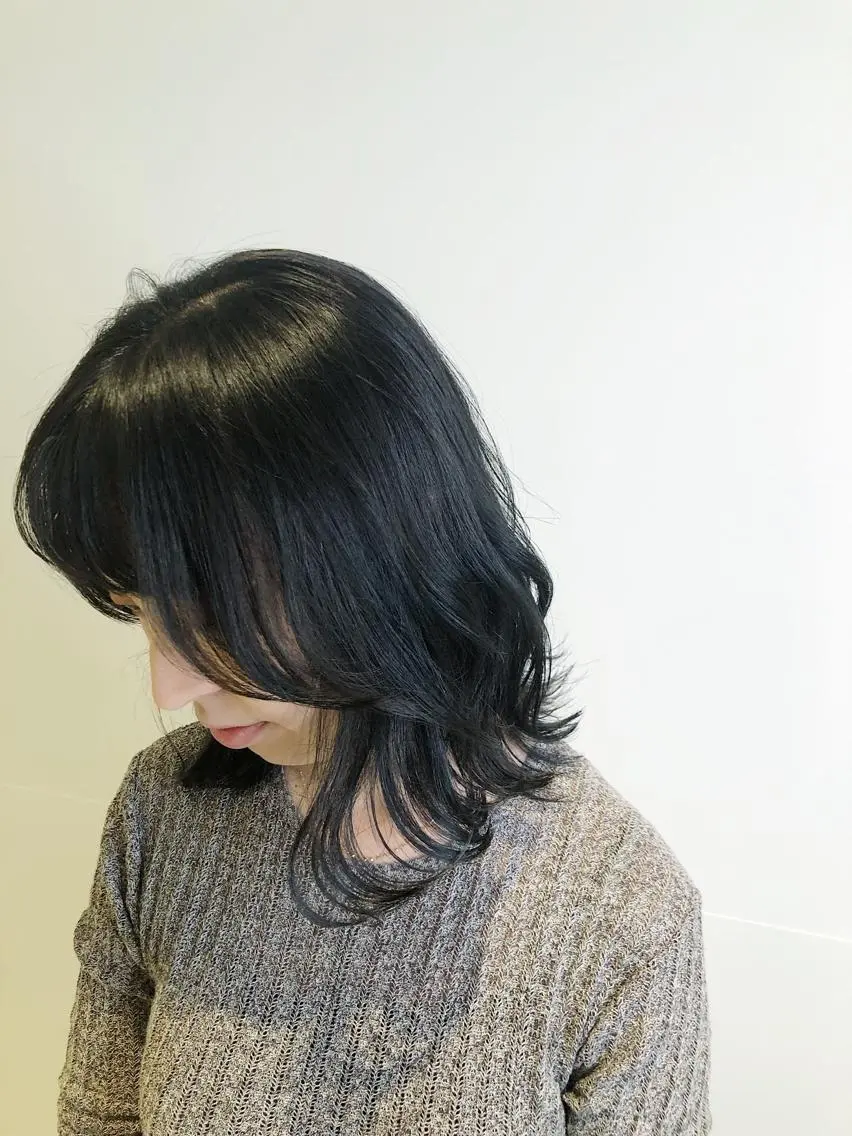 ミディアム カラー 黒髪 ブルーカラー ブルーブラック カット ヘアカラー トリートメント 髪質改善/顔まわり 石原のヘアスタイル