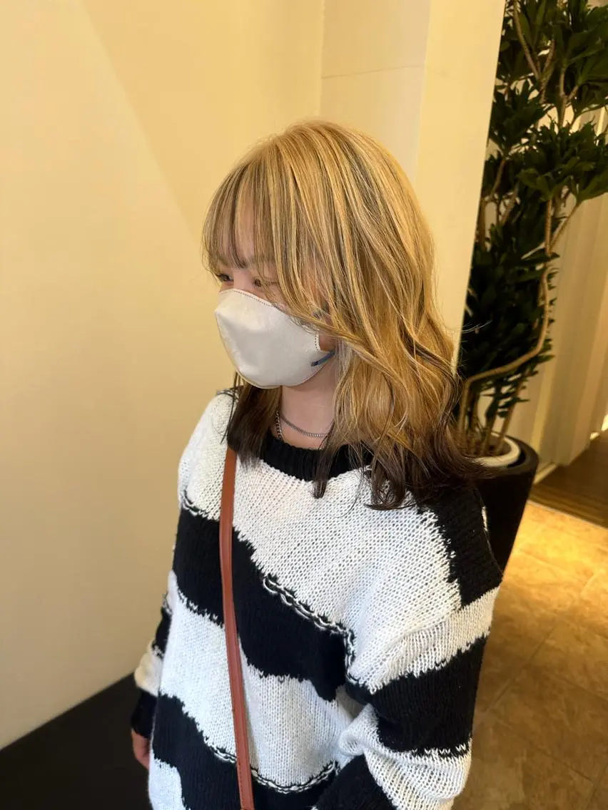 セミロング カラー ヘアカラー トリートメント ダメージレスブリーチ HIROSHIのヘアスタイル