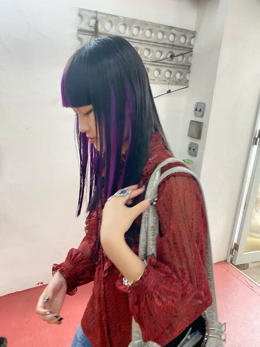 ロング カラー qiie ブリーチ ハイライトのヘアスタイル