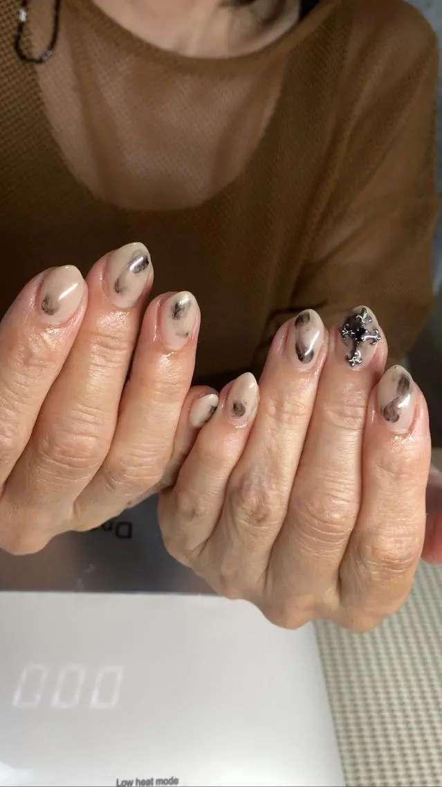 ミディアム カラー ネイル tetty nailsalonのネイルデザイン
