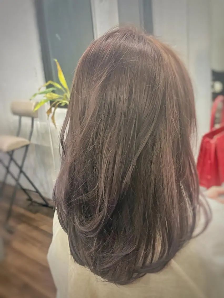 セミロング カラー 透明感カラー ラベンダーカラー ピンクカラー ピンクラベンダー レイヤーカット terra✂️ 佐伯 尚哉のヘアスタイル