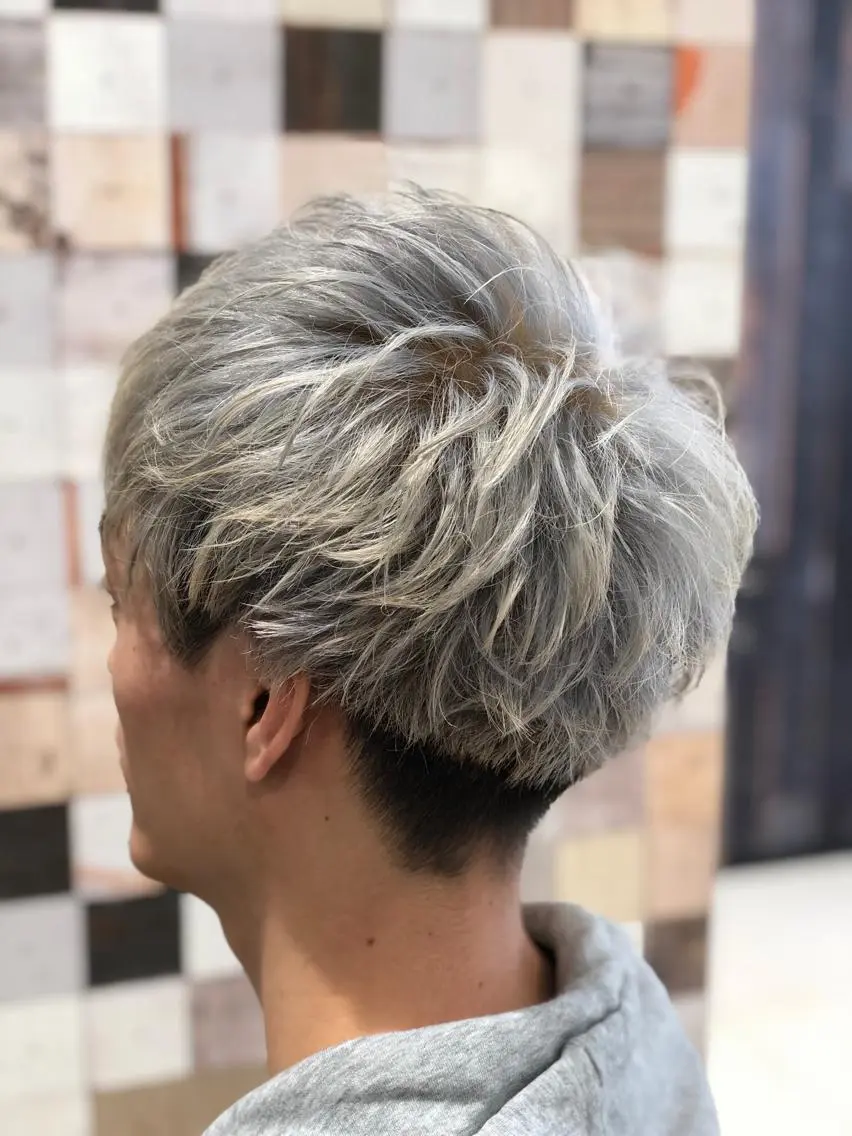ショート カラー 飯塚 竜之介のヘアスタイル