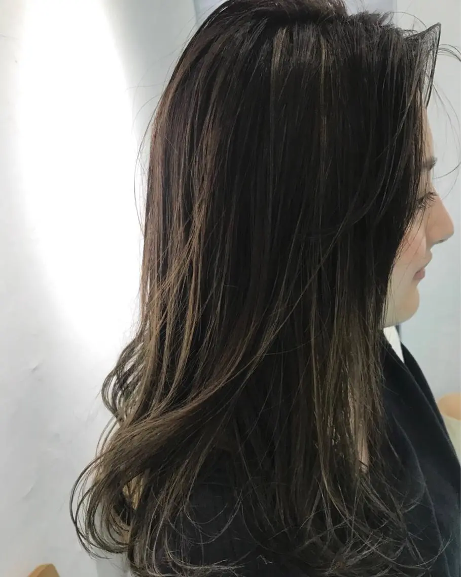 カラー ハイライトカラー 💓パーマ，💗 レイヤーカットのヘアスタイル