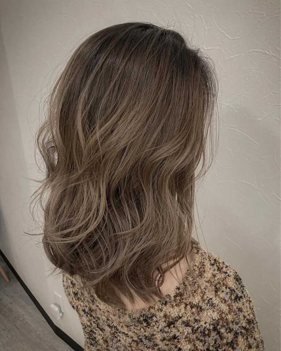 カラー Misirlou Hairのヘアスタイル