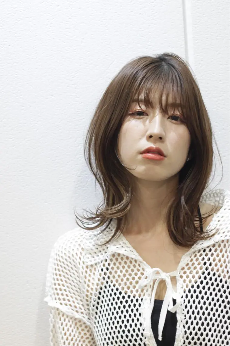 ミディアム カラー グレージュ くびれヘア カット 森田 真由のヘアスタイル