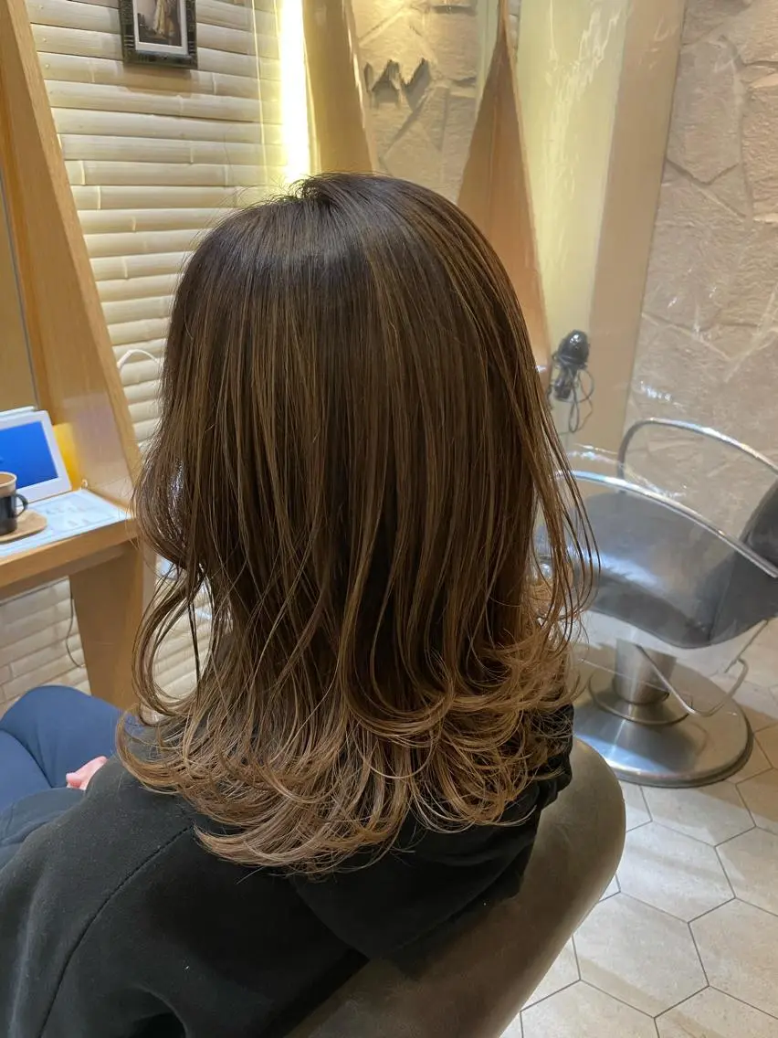 ミディアム レイヤーカット カット ヘアカラー 木村 美穂のヘアスタイル