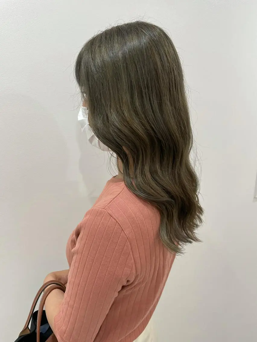 ロング カラー akane .のヘアスタイル