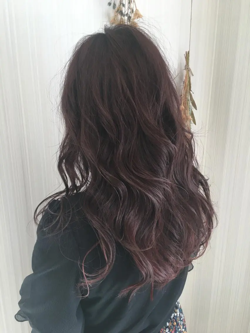 セミロング カラー ブリーチ イルミナカラー インナーカラー レッドカラー ヘアカラー トリートメント ハイトーン/ブリーチ 山崎 悠次のヘアスタイル