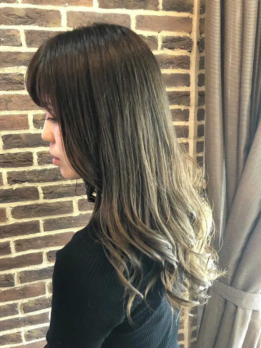 ロング カラー ベージュカラー グラデーションカラー ハイライトカラー イルミナカラー ハイライト 高橋 隆一のヘアスタイル