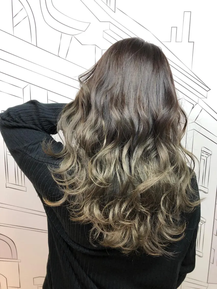 セミロング 外国人風カラー レイヤー⭐️カラー ⭐️平川雅史のヘアスタイル