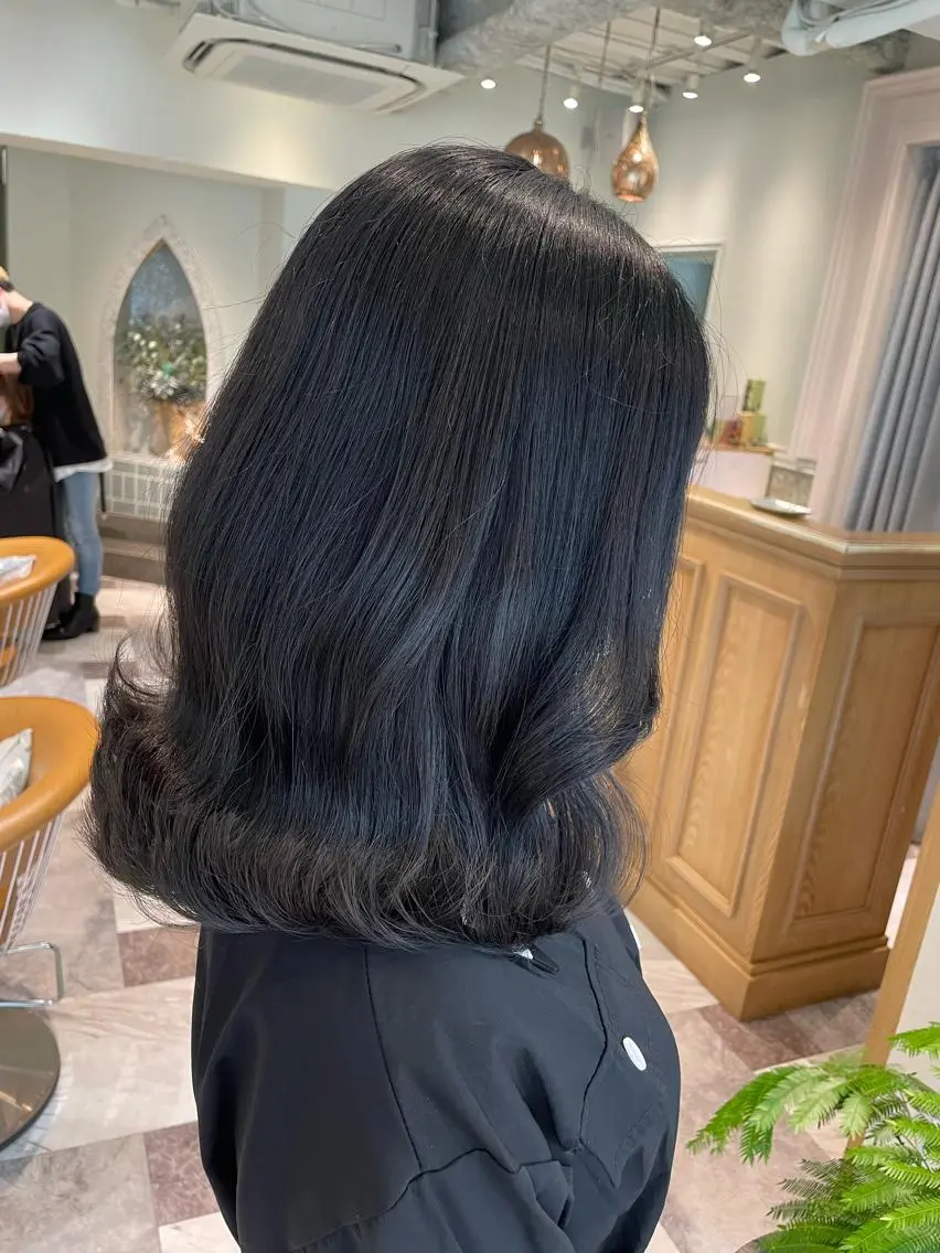 カラー 黒髪 ブルーカラー ブルーブラック ヘアカラー 木屋元一/透明感 /前髪/レイヤーのヘアスタイル