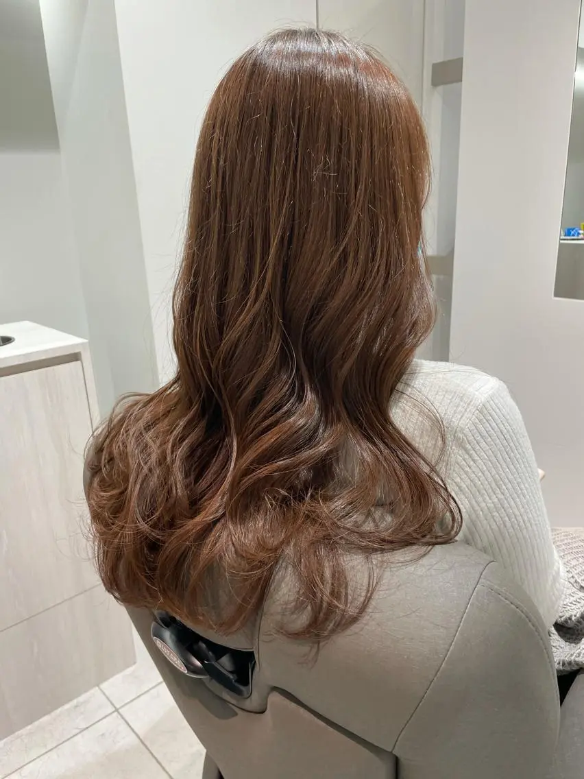 ロング ロングレイヤー レイヤーカット ロング 太田ありさ クリーミーヘアカラーのヘアスタイル