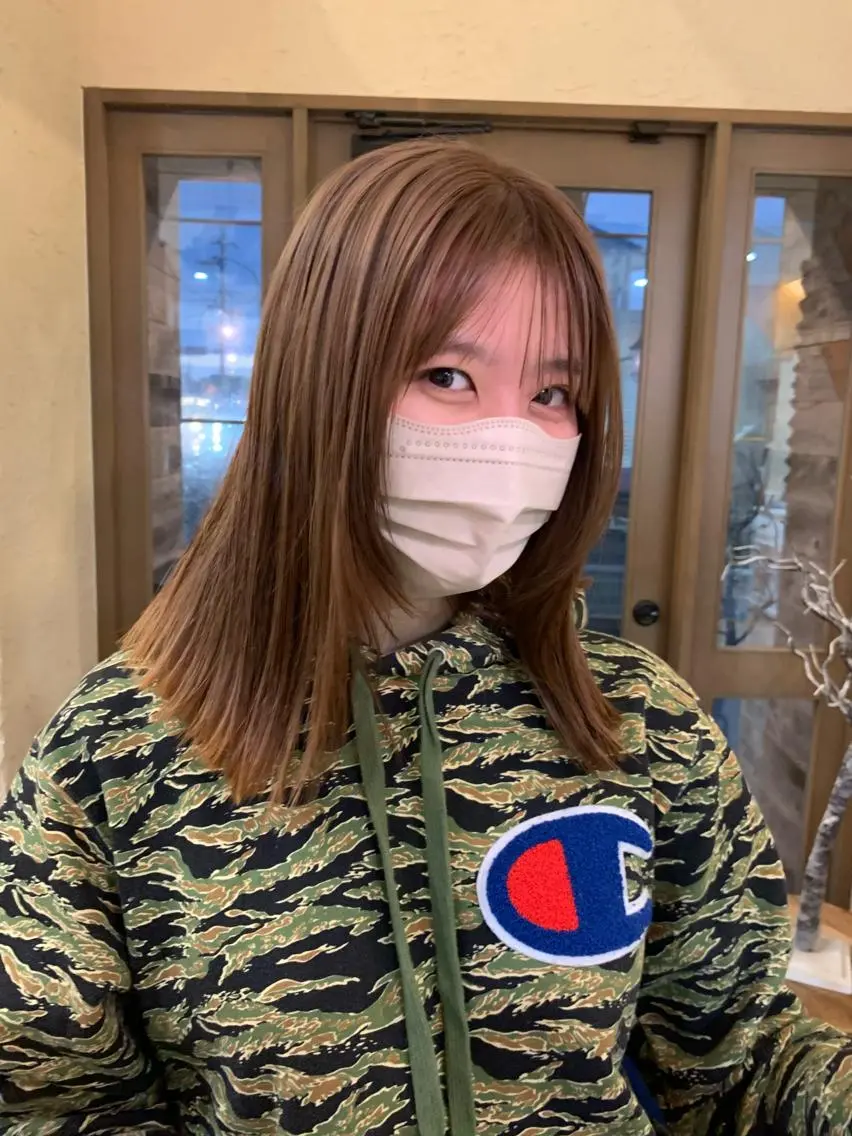 セミロング 顔まわりレイヤー レイヤーカット カワサキ マホのヘアスタイル