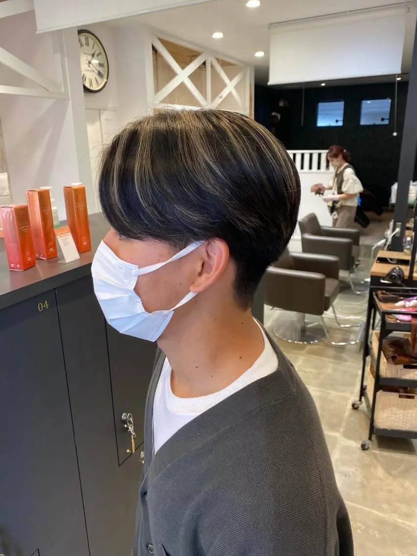 ショート カラー メンズ メンズハイライト マッシュ ハイライトカラー ハイライト 柴田 枝利子のヘアスタイル