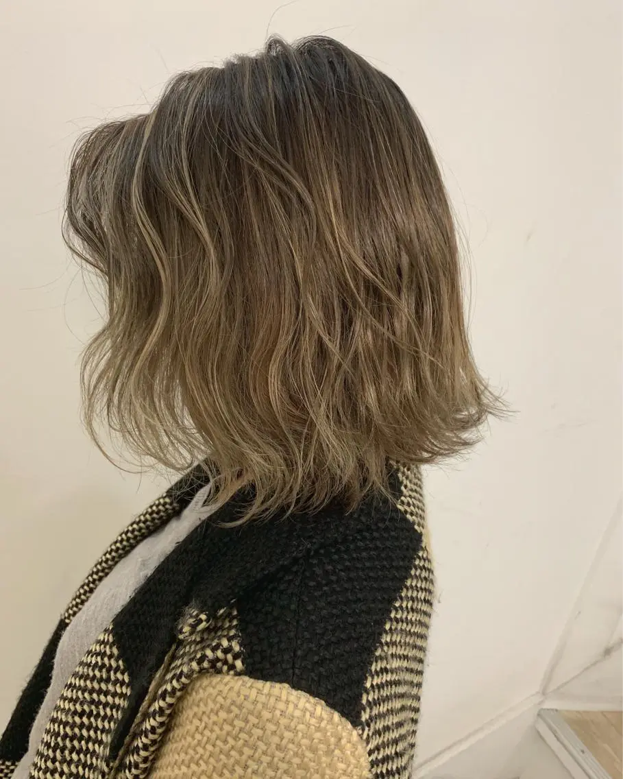 ショート カラー レイヤーカット 西村あきやのヘアスタイル