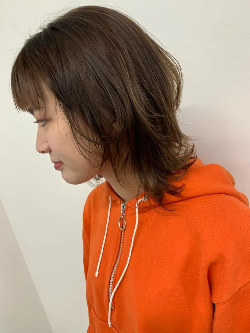ミディアム カラー ハイトーンカラー ウルフカット 石井 静のヘアスタイル