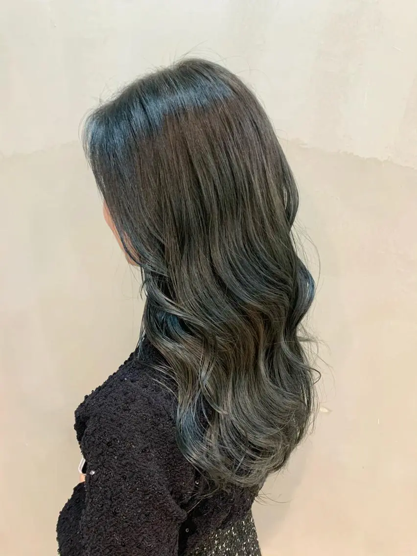 ロング カラー 堤 麻衣子のヘアスタイル