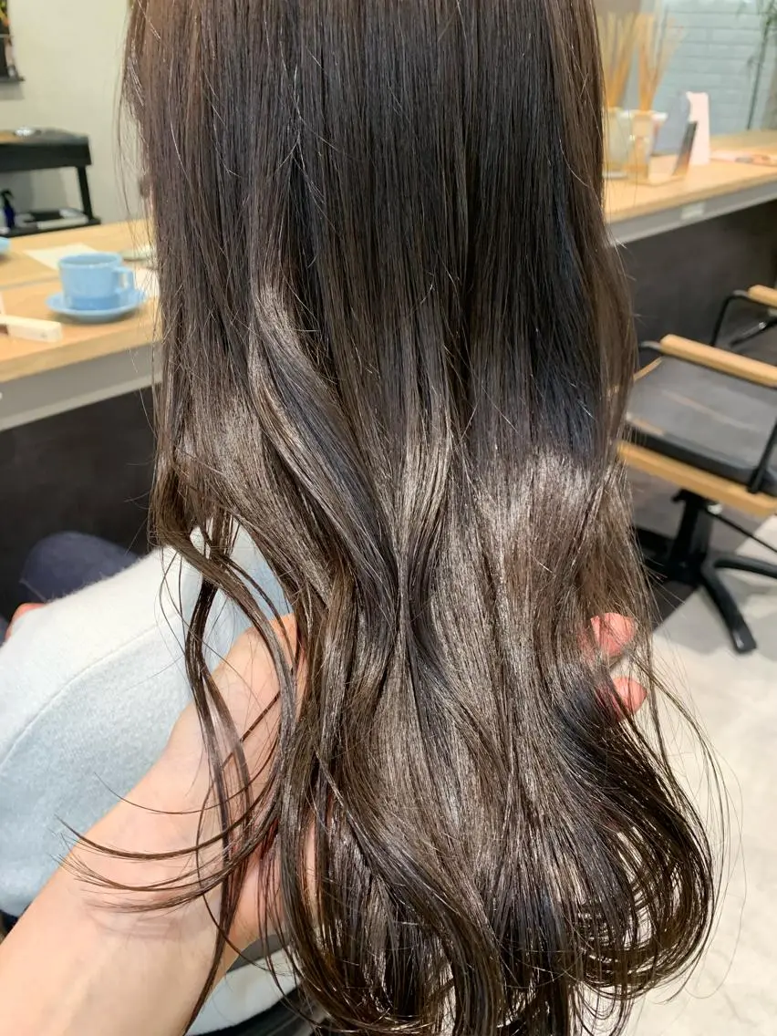 ロング カラー ブリーチ 透明感カラー グレージュ ブリーチなしカラー hubhair レイヤー/透明感のヘアスタイル