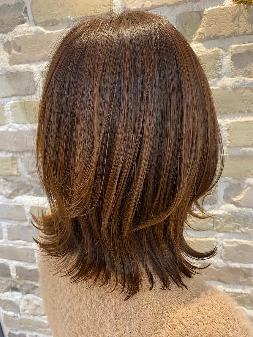 ミディアム くびれヘア レイヤーカット カット ヘアカラー トリートメント トレンドカラー🎨 Eriのヘアスタイル