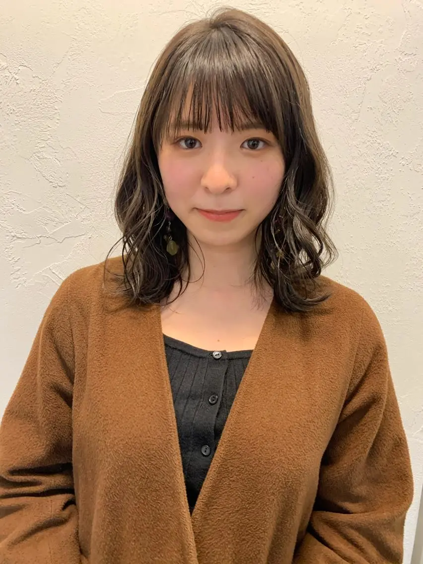 セミロング カラー マツエク・マツパ ハイトーンボブ 前田 表参道　グレージュのヘアスタイル