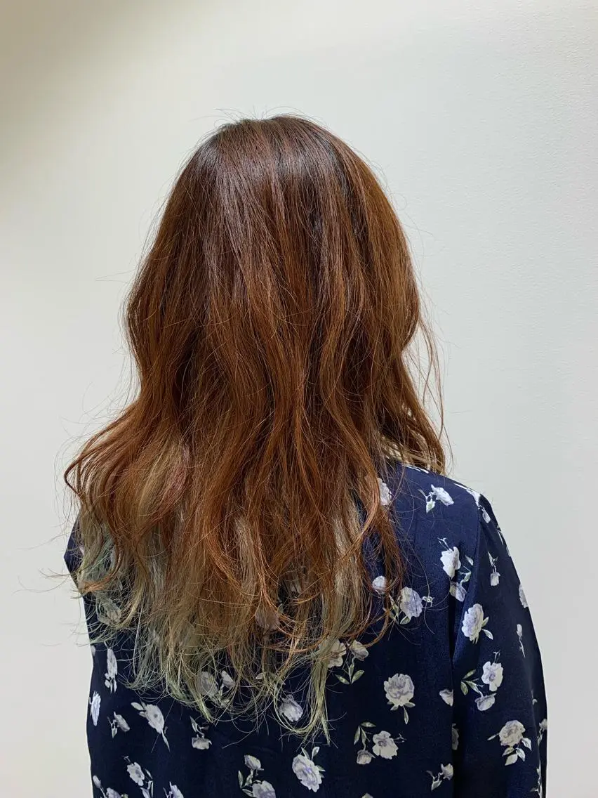 ロング レイヤーカット cher. 新井瑞希のヘアスタイル