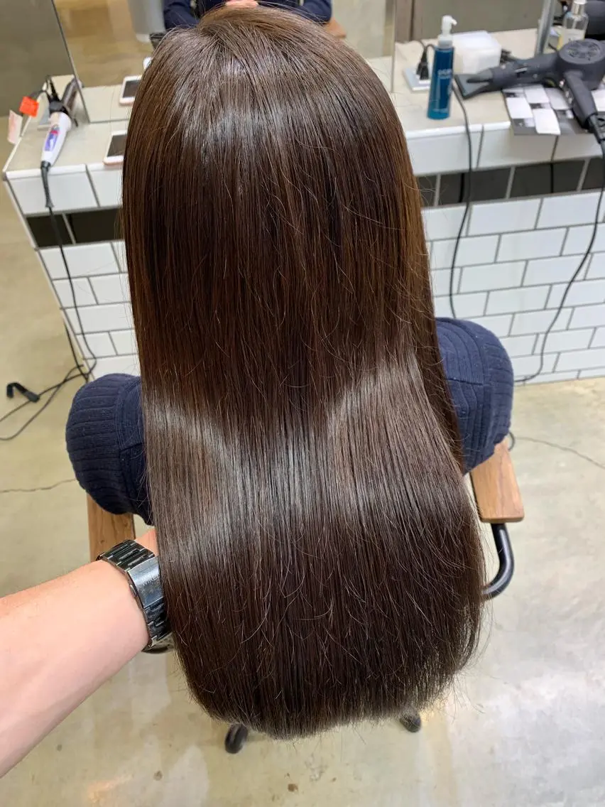 ミディアム カラー トリートメント トップ スタイリストのヘアスタイル
