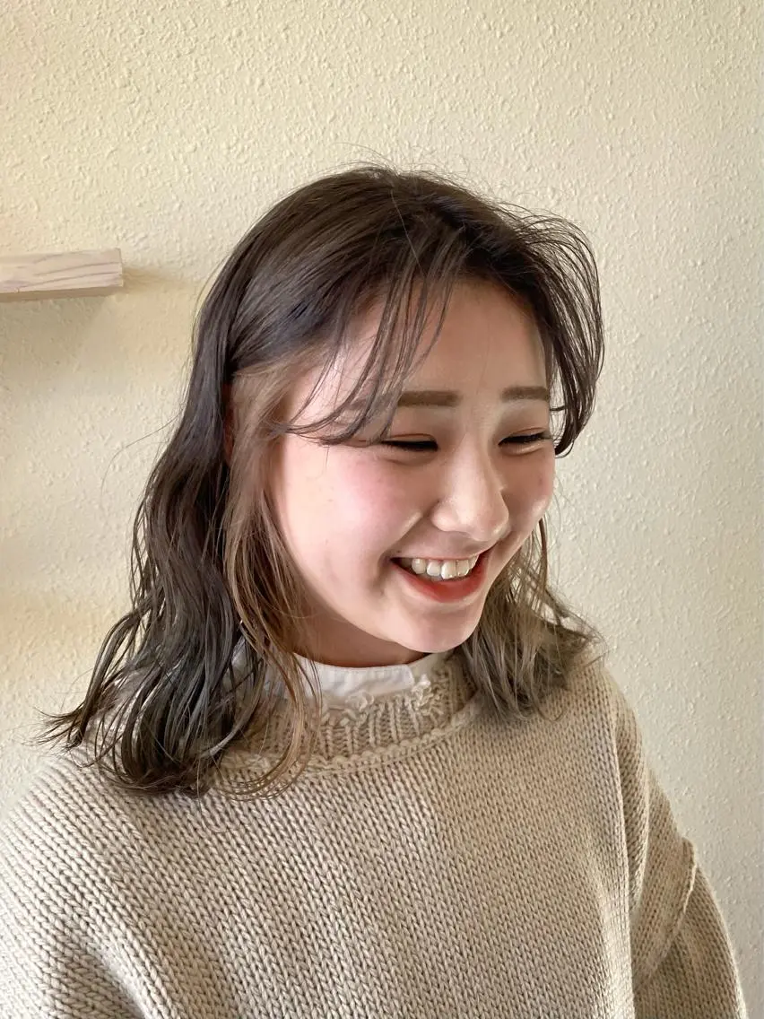 ロング カラー 中川 茜里のヘアスタイル
