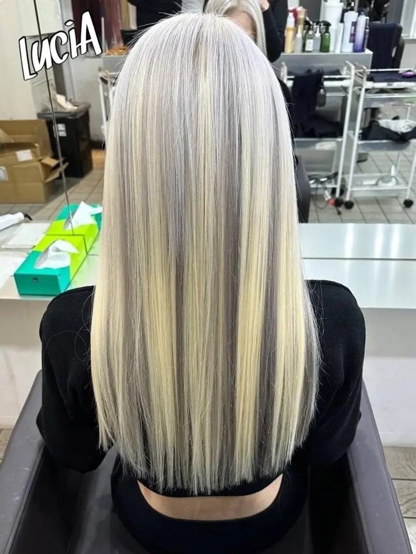 カラー ロング ヘアアレンジ シールエクステ 黒髪 ブリーチ デザインカラー ダブルカラー エクステ¥5000 LuciAカラーのヘアスタイル