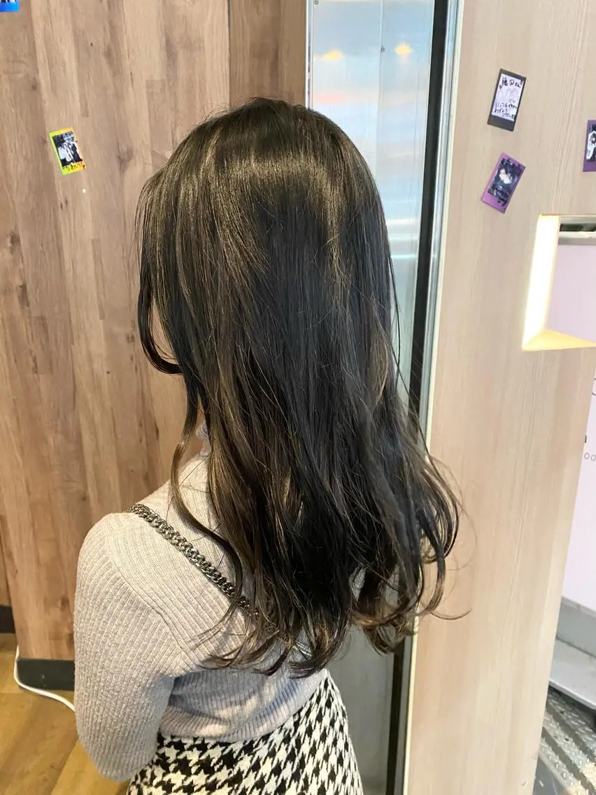 ロング カラー ヘアアレンジ アディクシーカラー アッシュ 黒髪 ブルーカラー ブルーブラック カット ヘアカラー トリートメント 【暗め透明感カラー】 【インナー】小島良太のヘアスタイル