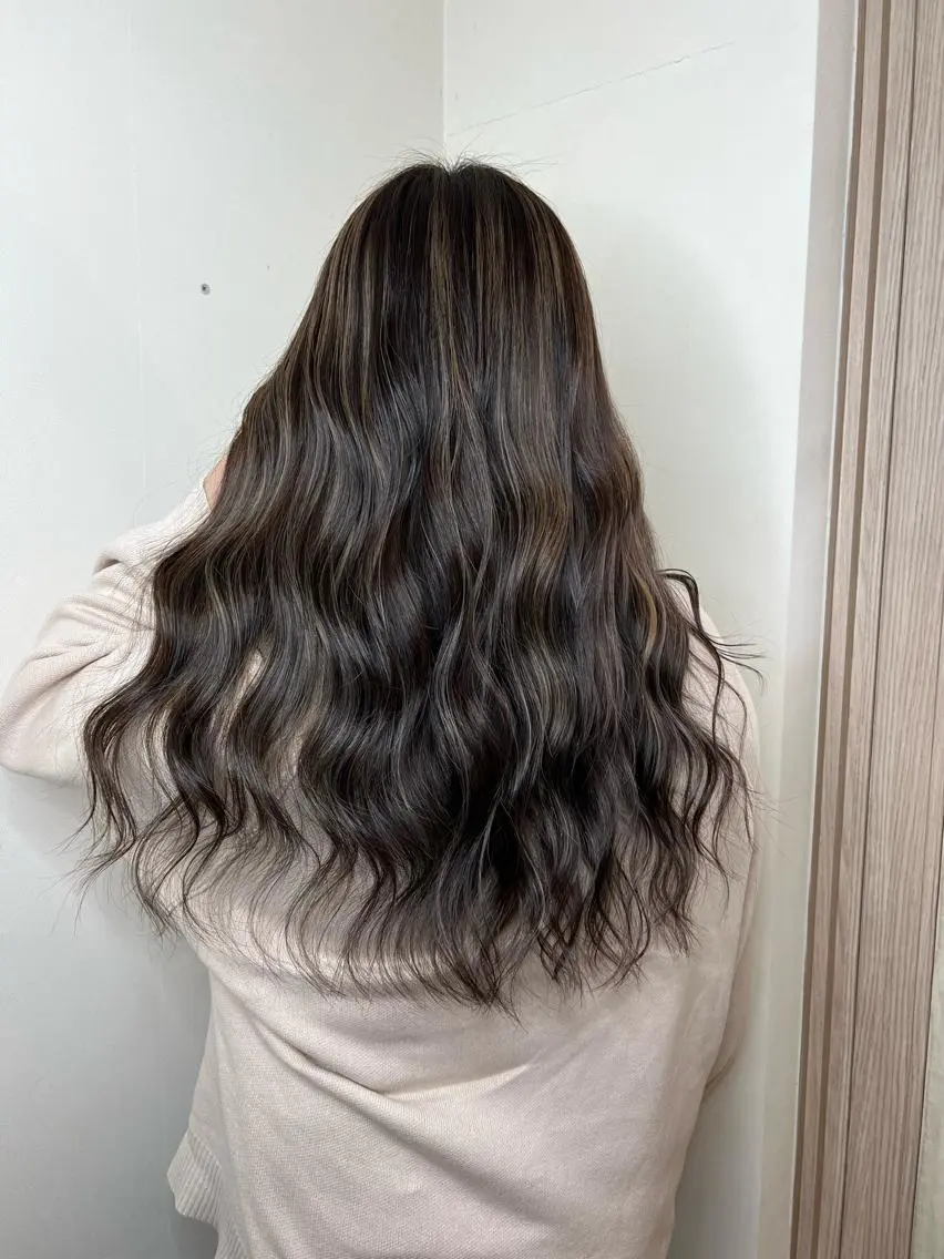 ロング カラー ハイライトカラー ハイライト ヘアカラー トリートメント KR2S× 亜以加のヘアスタイル