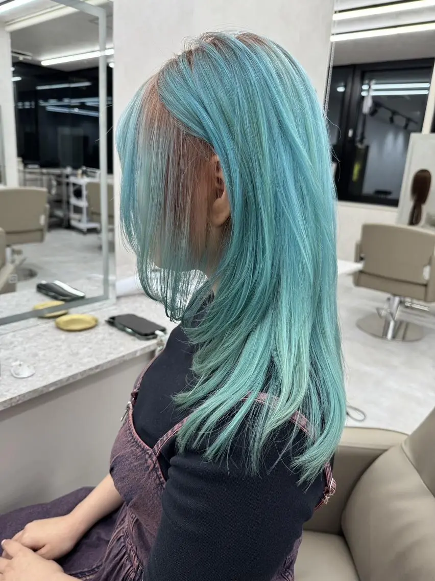 ロング カラー ブルーカラー 透明感カラー グラデーションカラー ロング 🎀ブリーチ ハイト ーン ♡Kanon♡のヘアスタイル
