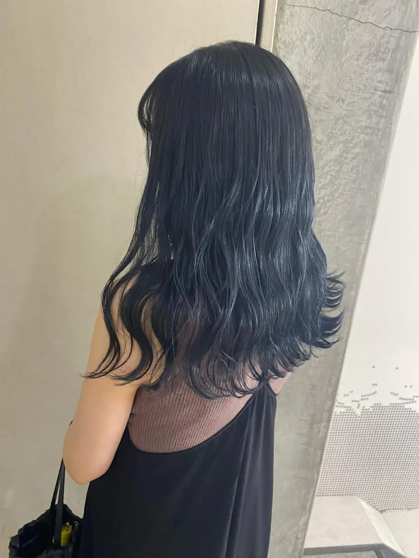 ミディアム カラー 黒髪 ブルーカラー ブルーブラック 清村 和音のヘアスタイル