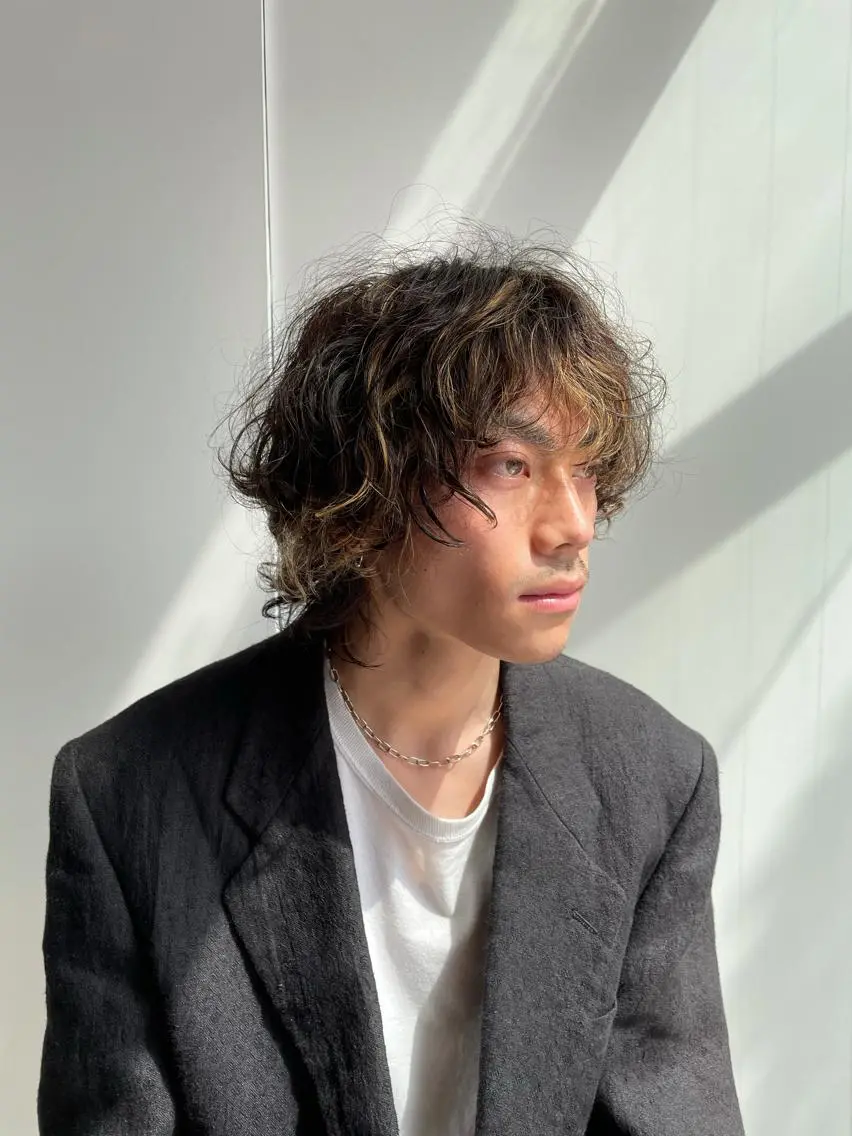 メンズ メンズブリーチ メンズハイライト メンズパーマ 吉田一輝 外国人パーマのヘアスタイル