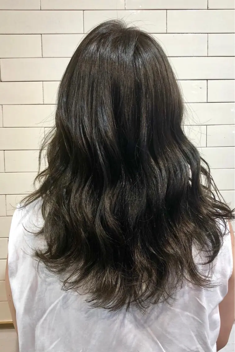 セミロング 髪質改善⌇﻿透明感 カラー⌇﻿川上葵のヘアスタイル