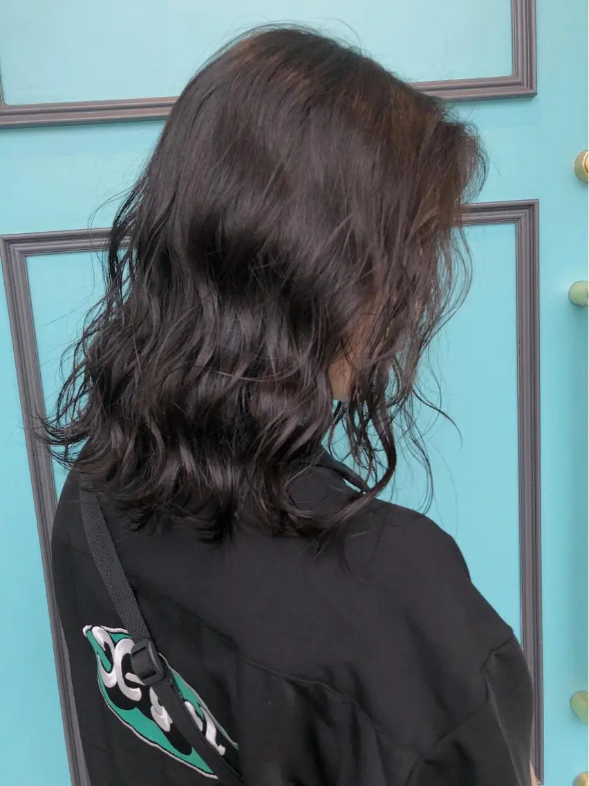 ミディアム カラー 安藤 佑衣のヘアスタイル