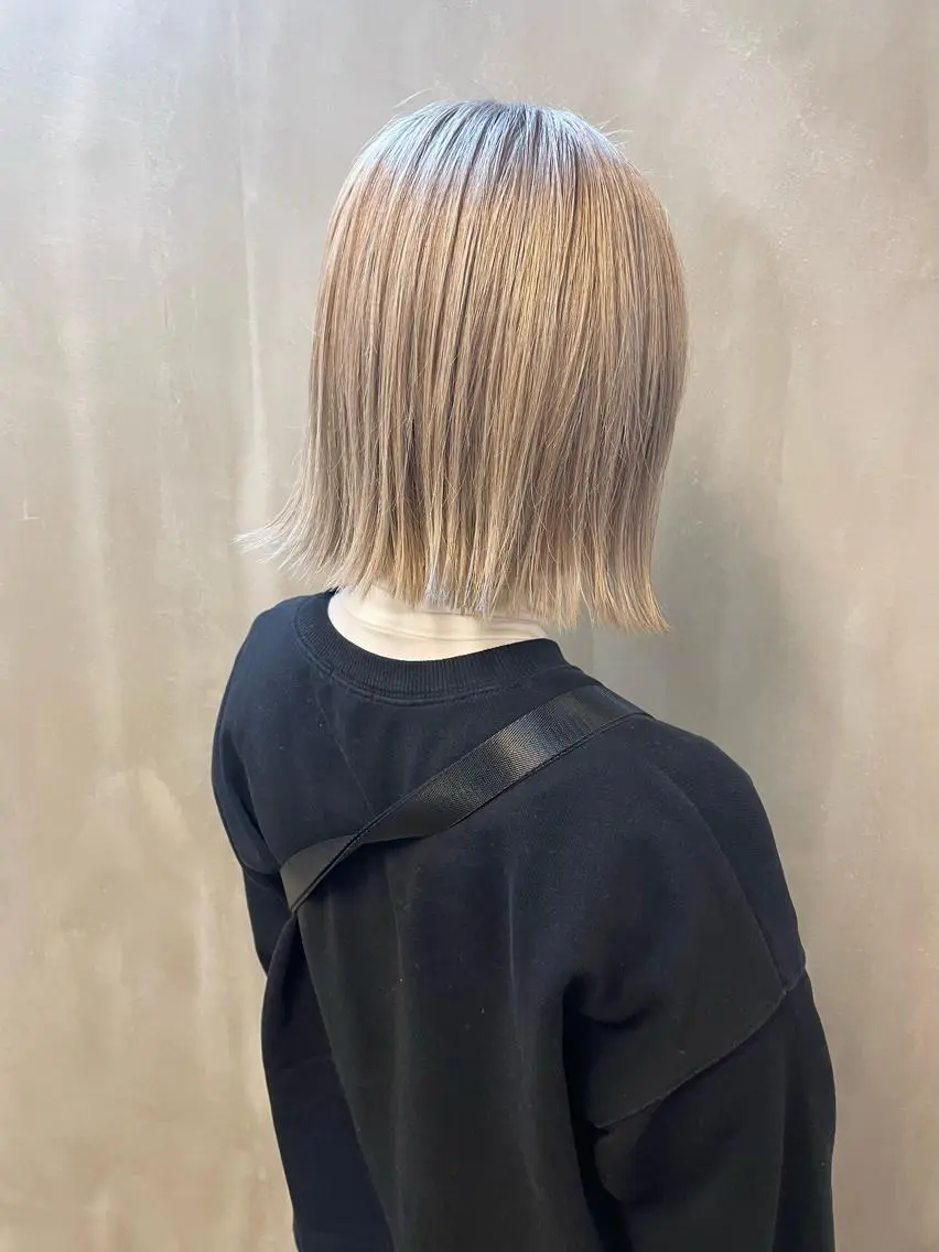 ミディアム カラー パーマ ヘアアレンジ メンズ キッズ ネイル マツエク・マツパ アイブロウ 眉カラー ホワイト カット ヘアカラー トリートメント tatsumi/ボブ ウルフ/レイヤーのヘアスタイル
