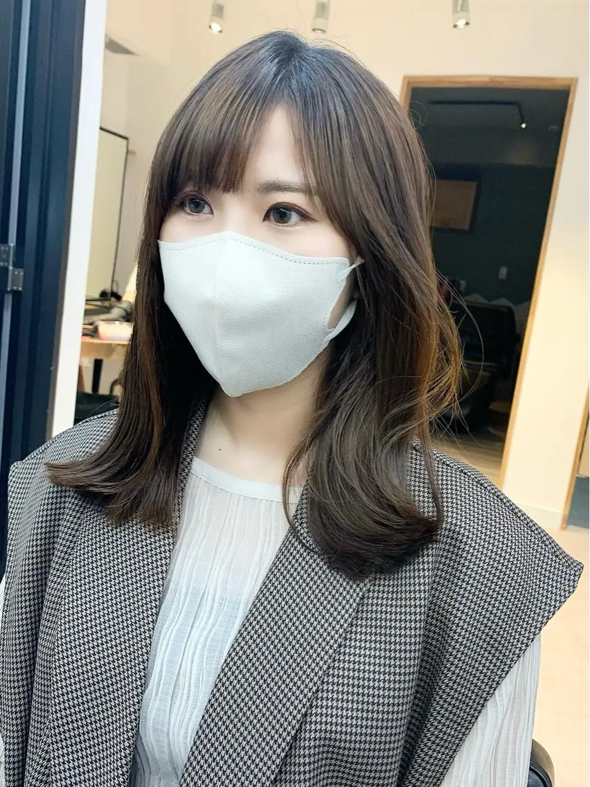 ミディアム カラー パーマ ヘアアレンジ メンズ キッズ ネイル マツエク・マツパ アイブロウ カット 縮毛矯正 似合せレイヤー／ 柔らか透明感カラーのヘアスタイル