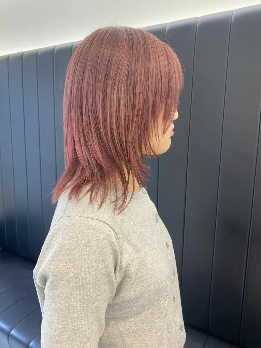 ミディアム カラー ブリーチ 透明感カラー 顔まわりレイヤー レイヤーカット ヘアカラー トリートメント 桂嵩太｜顔周り レイヤー×艶髪のヘアスタイル