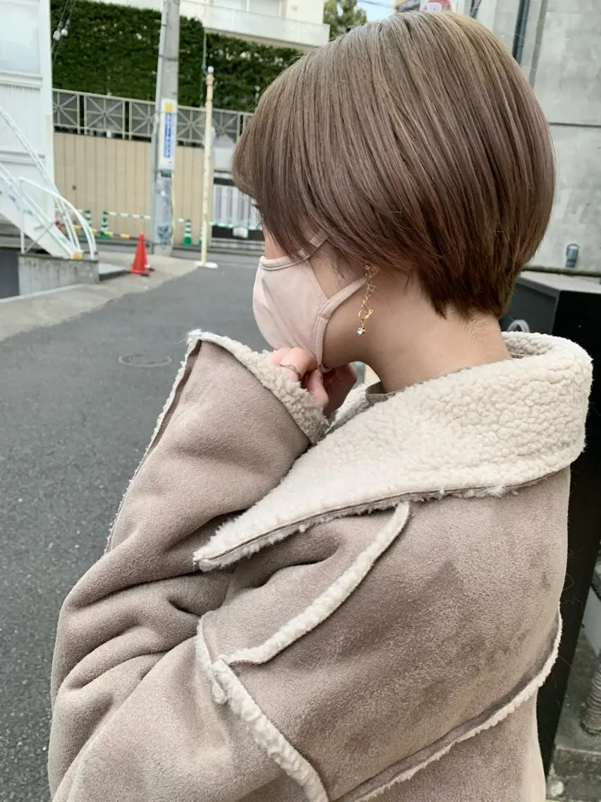 ショート カラー ベージュカラー ブリーチ ショートヘア カット ヘアカラー トリートメント 艶ハイトーン/ヘア アレンジAYAKAのヘアスタイル